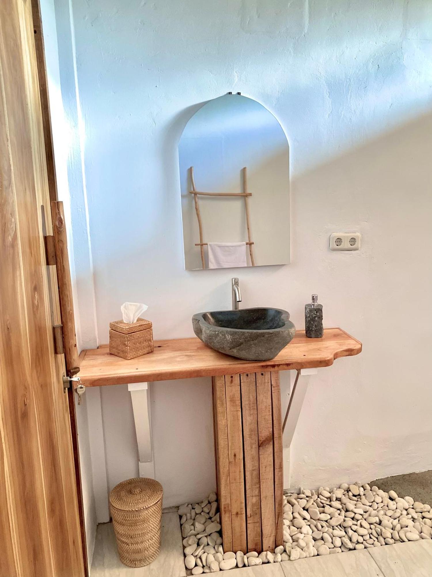 Ripbowl Guest House Selong Belanak Dış mekan fotoğraf